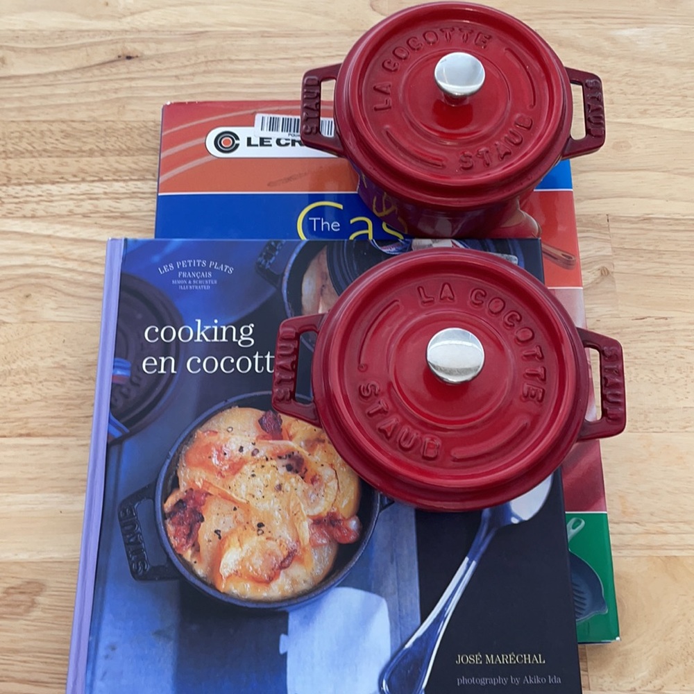 Staub Mini Cocotte set with two cook books